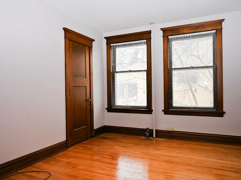 402 S 6th St — Photo 32