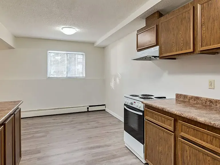 5516 47a Ave #104 — Photo 11