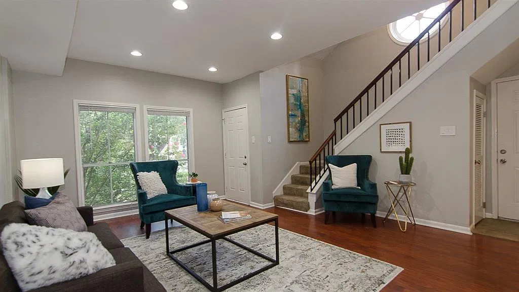 3 bed, 2.0 bath, 1064 sqft, $2,100 — Photo 3