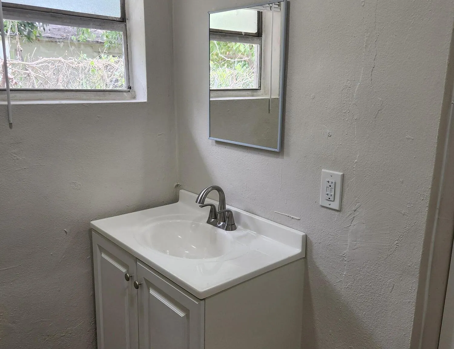 1 bed, 1.0 bath, 398 sqft, $1,350 — Photo 4