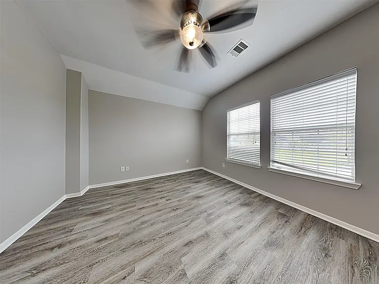 16326 Royal Fort Ln — Photo 8