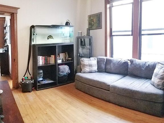 2nd image of 2440 W Walton St APT 3R