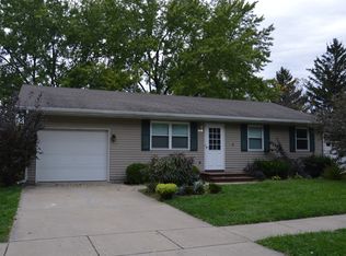 2416 Parklake Dr, Morris, IL 60450