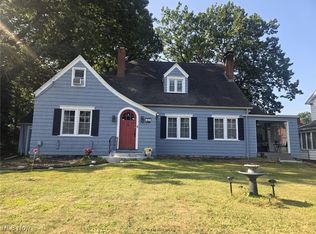 423 Bradley Ln, Youngstown, OH