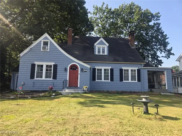 423 Bradley Ln, Youngstown, OH 44504