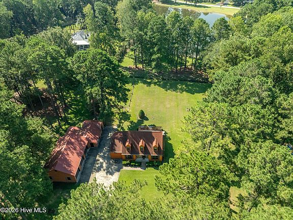 2nd image of 104 Sandpiper Bay Road