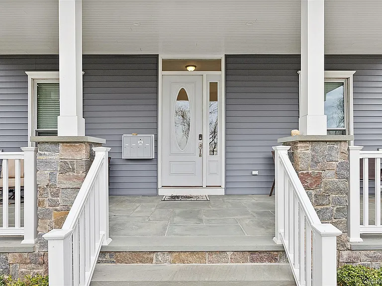 15 Summit Pl #1E — Photo 2