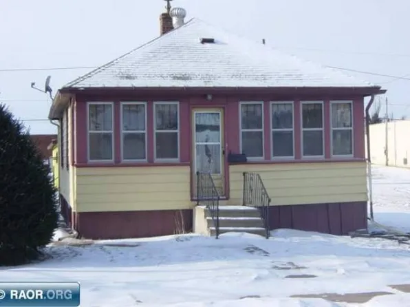 1213 14th Ave E, Hibbing, MN 55746