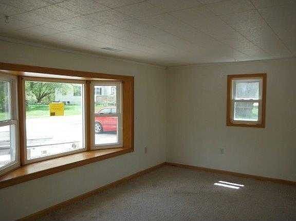 3rd image of 2802 Meadow Dr