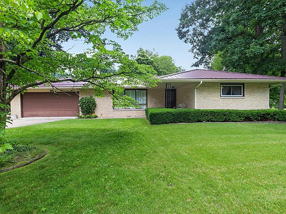 4th image of 26384 Sweetbriar St