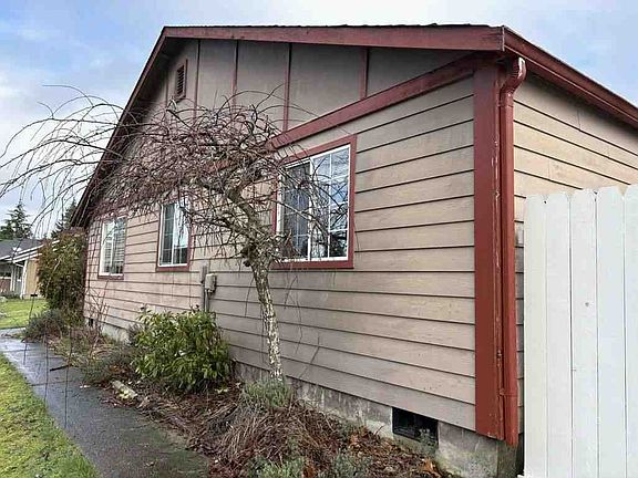 3rd image of 702 Salzburg Ln SE