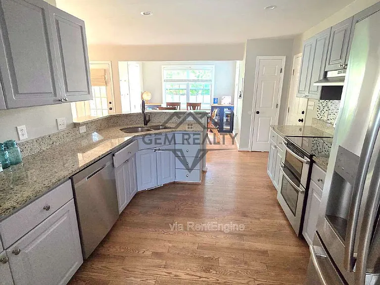 54 Dawson Dr — Photo 35