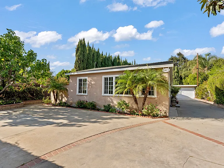 2423 San Pasqual St — Photo 2