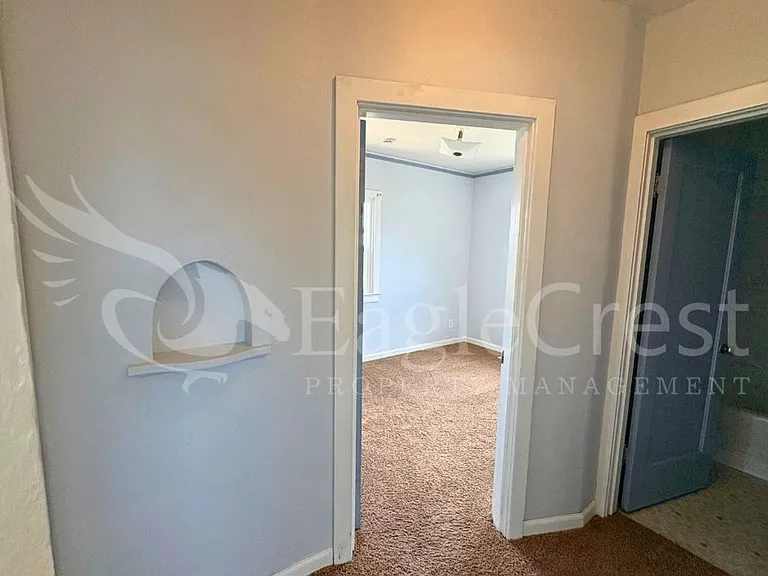 1001 W Chestnut St — Photo 15