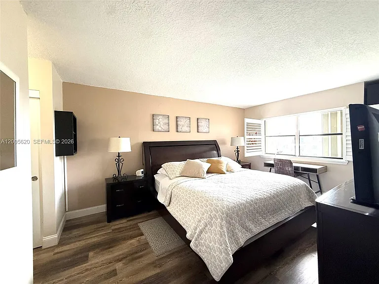 230 Lakeview Dr #307 — Photo 10