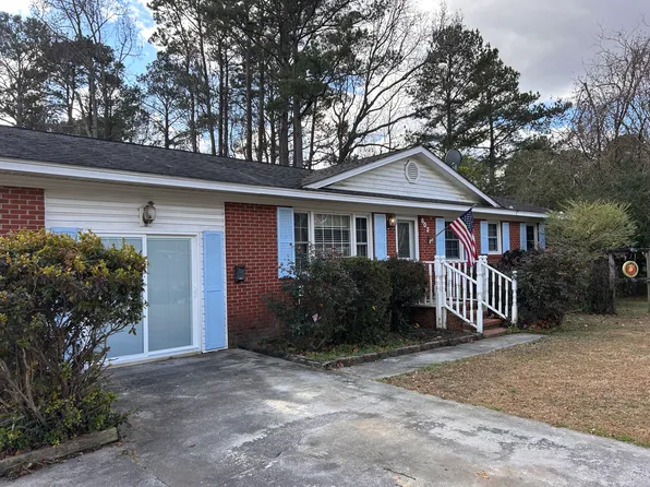 602 Lakewood Dr, Jacksonville, NC 28546