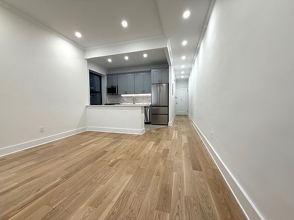 3rd image of 151 E 81st St #3T