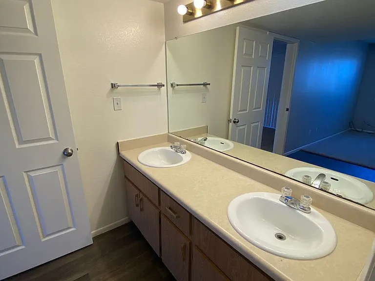 1215 E Lemon St #131 — Photo 31