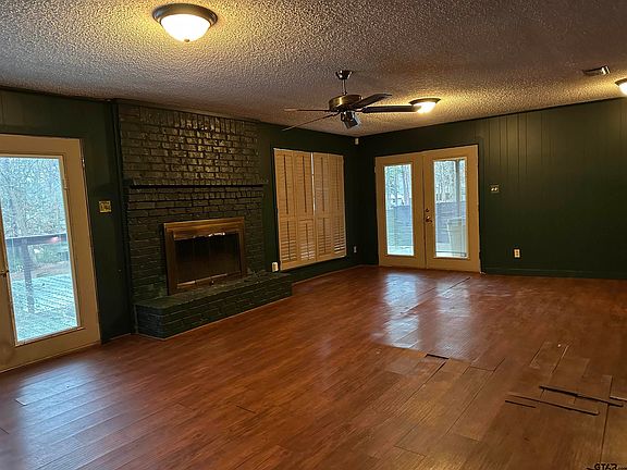 4th image of 2129 Lakeshore Dr