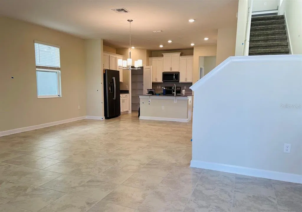4 bed, 3.0 bath, 2042 sqft, $2,800 — Photo 2