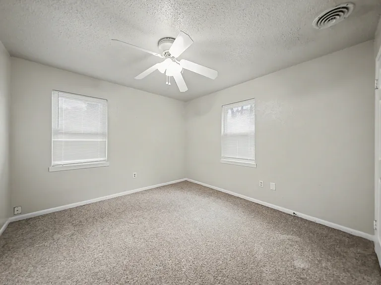307 Oak St — Photo 14