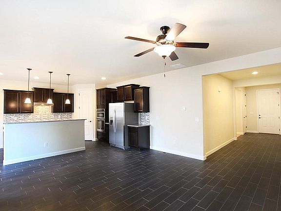 Kitchen & Entry