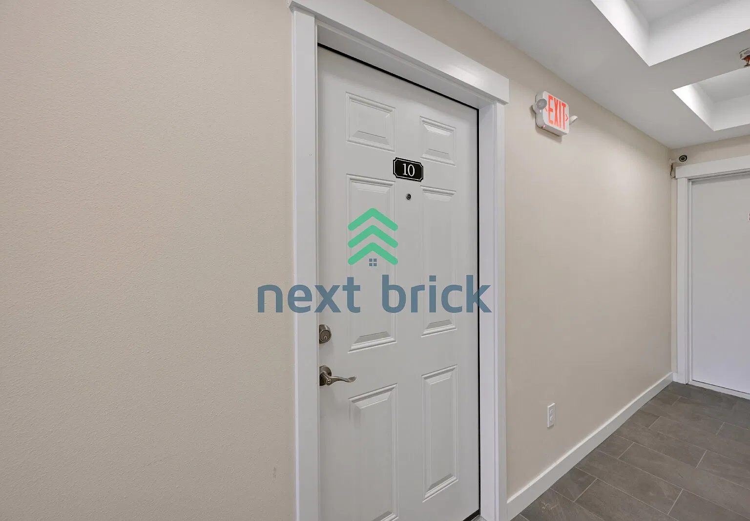 "Cozy 2-Bedroom Retreat in Seattle's Heart Compact Comfort at 8816 Nesbit Avenue!" — Photo 3