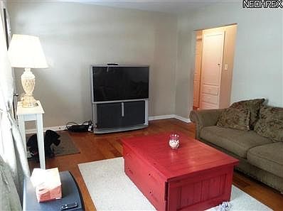 5th image of 437 Hayes Ave