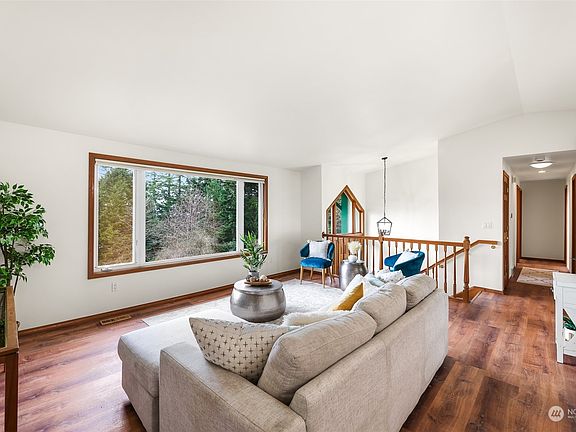 4th image of 1203 E Rosemont Drive