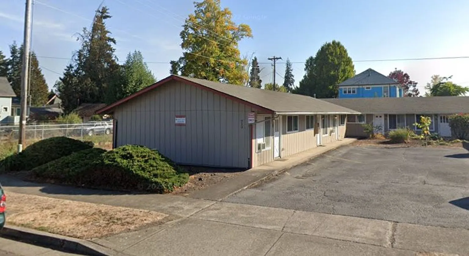 710 5th Ave SW #10 photo 1
