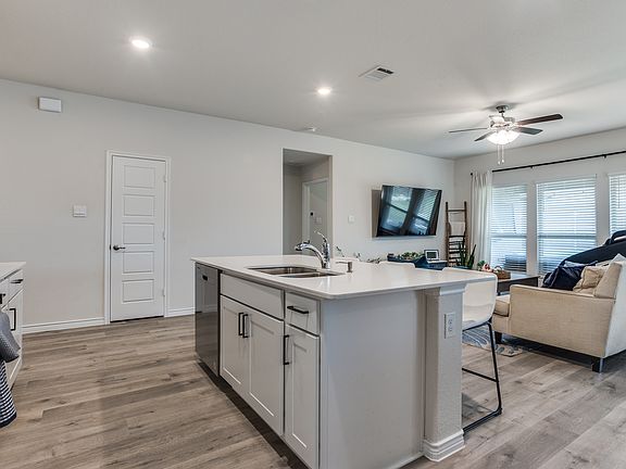 4th image of 827 Dove Haven Way