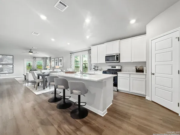 10214 King Robert, San Antonio, TX 78239