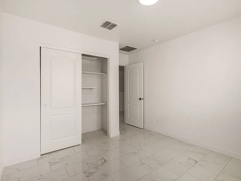 24409 W Sheraton Ln — Photo 27