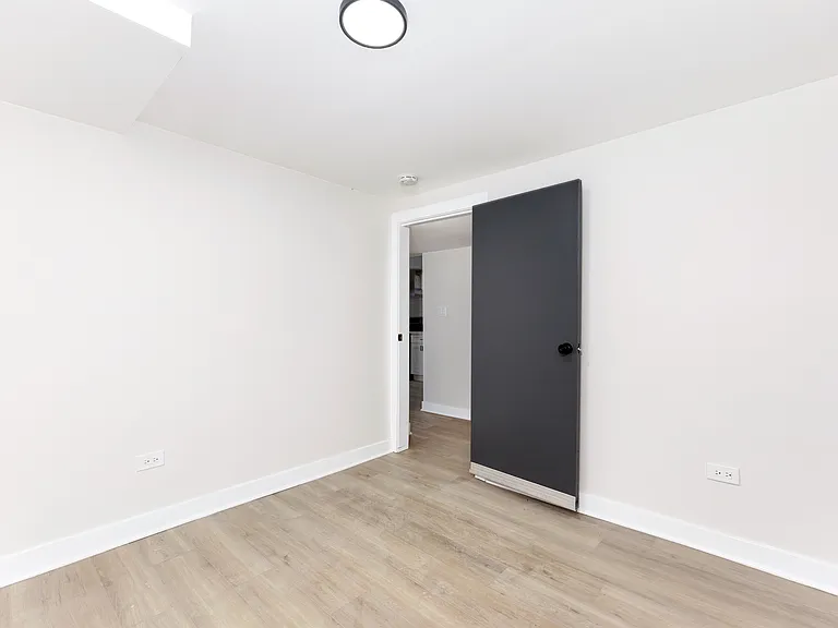 4819 W Barry Ave #1G — Photo 5