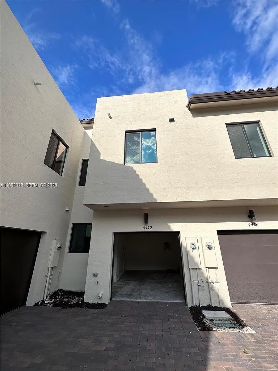 Building Photo - 4470 NW 83rd Ave #83