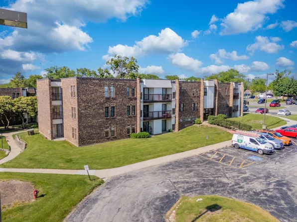 2222 Country Club Dr APT 11, Woodridge, IL 60517
