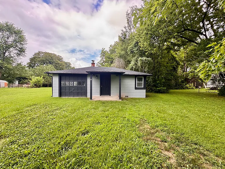 6 Irma Ln — Photo 2