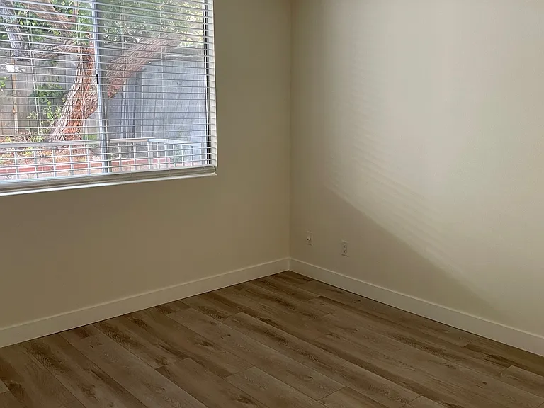 Reeves street luxury apartments — Photo 16