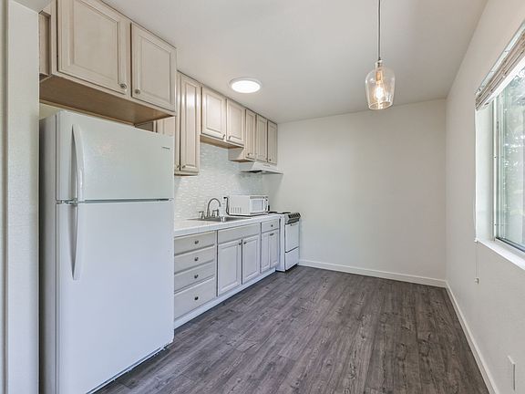 4th image of 588 E Mel Ave APT 11