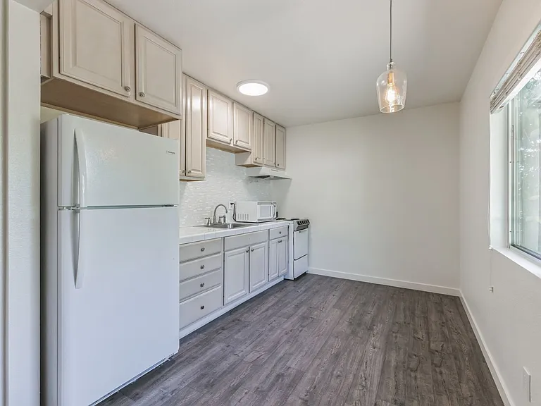 588 E. Mel Avenue - Hermosa Palms — Photo 24