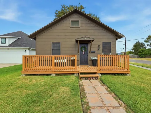 1302 Katy St, Port Neches, TX 77651