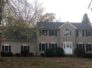 11 Bridle Ln, Wallingford, CT 06492