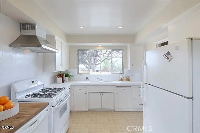 1678 Midwick Dr — Photo 10