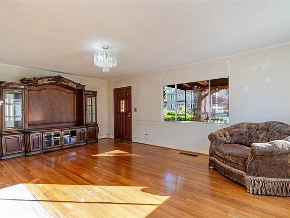 4th image of 1221 Wesley Ave