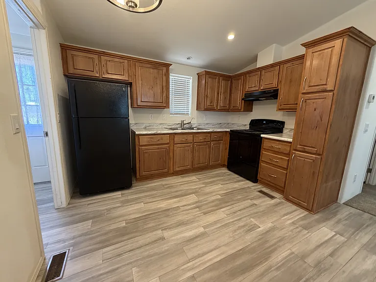 5657 S Pearl St — Photo 3