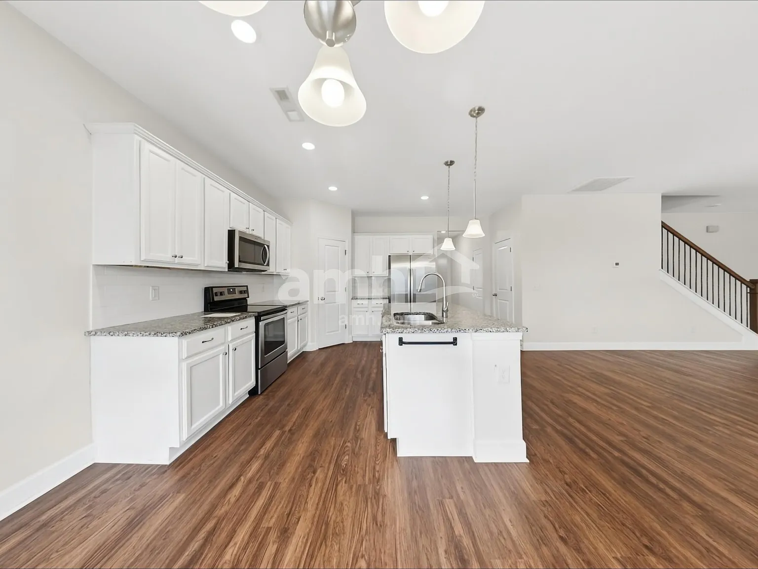 4 bed, 2.5 bath, 2209 sqft, $2,545 — Photo 4