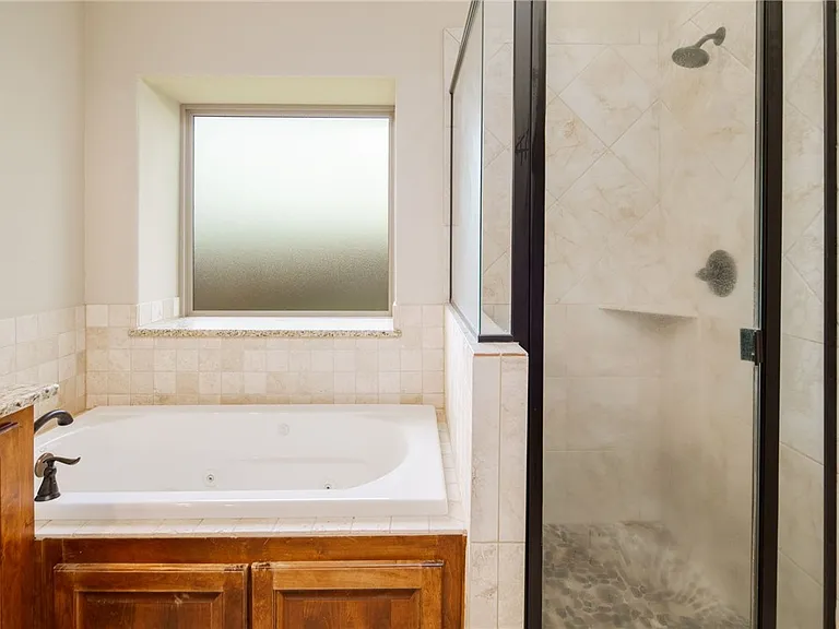 4025 Crestmont Dr — Photo 19