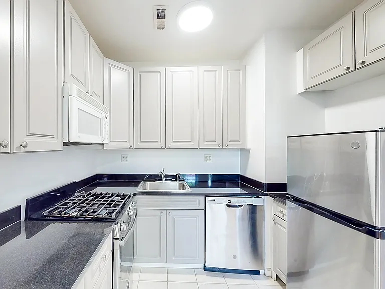 318 E 89th St #5A — Photo 9