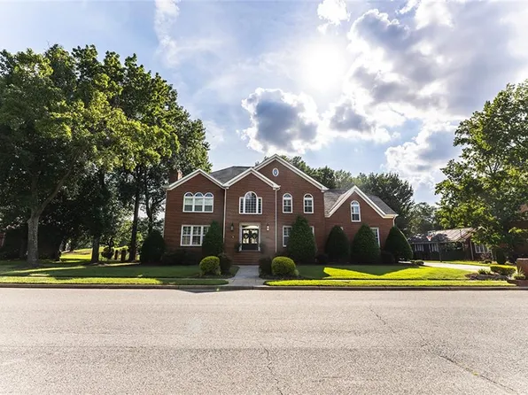 1224 Masters Row, Chesapeake, VA 23320