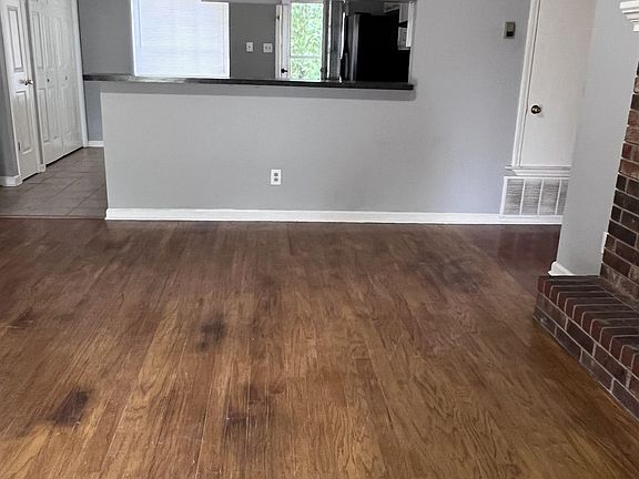 5th image of 7605 Valley Glen Dr